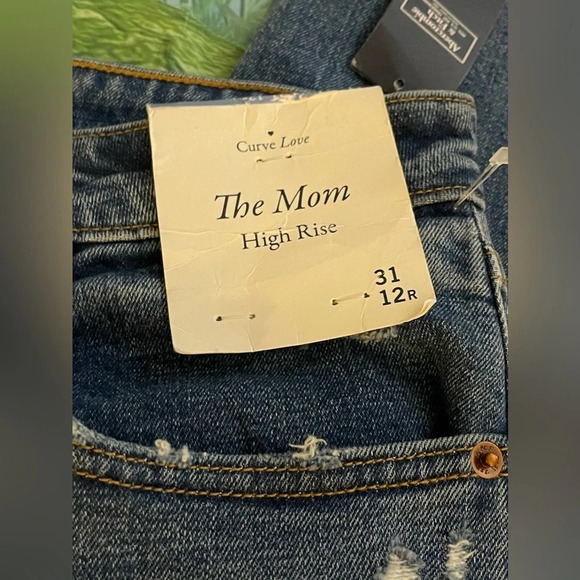 Abercrombie Curve Love High Rise Mom Jean, Size 31/12 Reg, NWT - Picture 8 of 16